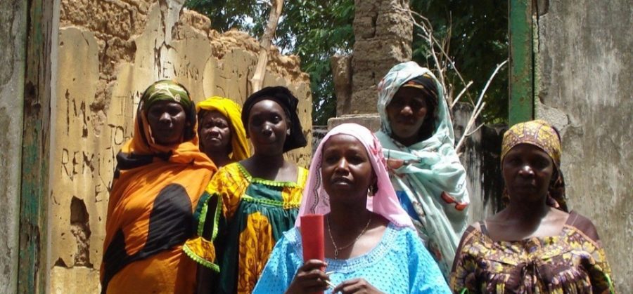 Central_African_women_inspecting_building_for_microfinance_project-301227_960x447